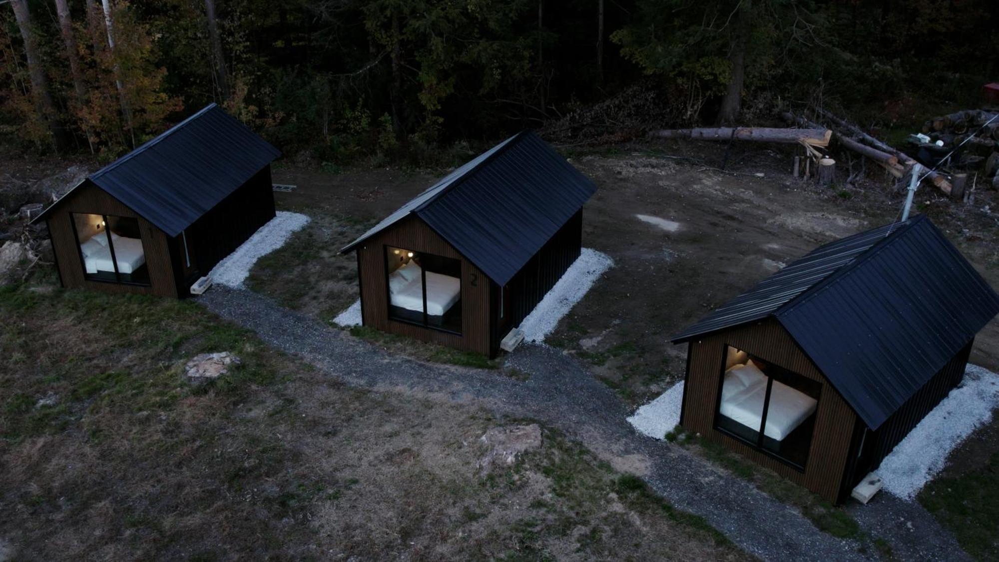 Emrose Luxury Cabins Brandon ภายนอก รูปภาพ