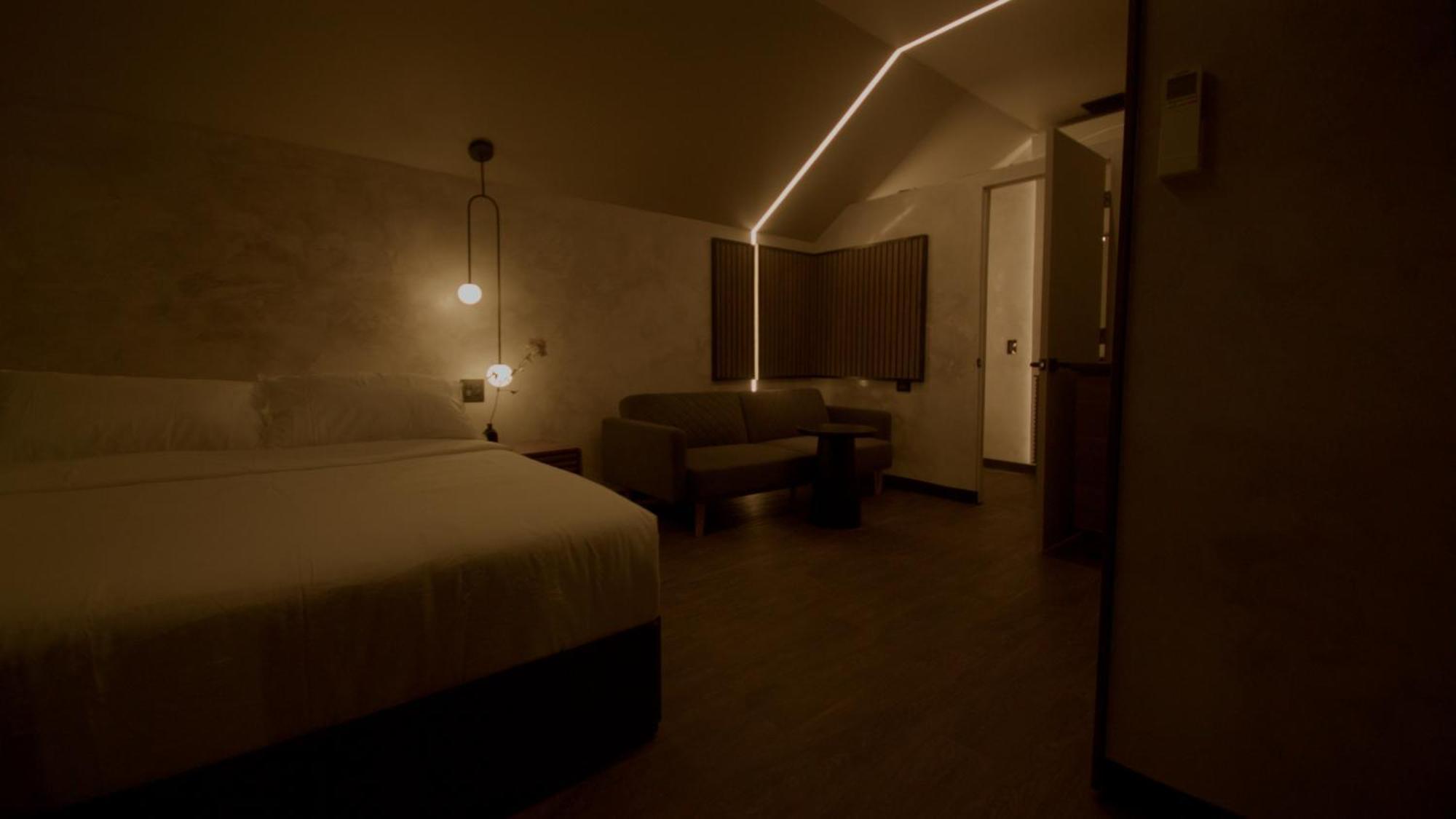 Emrose Luxury Cabins Brandon ภายนอก รูปภาพ