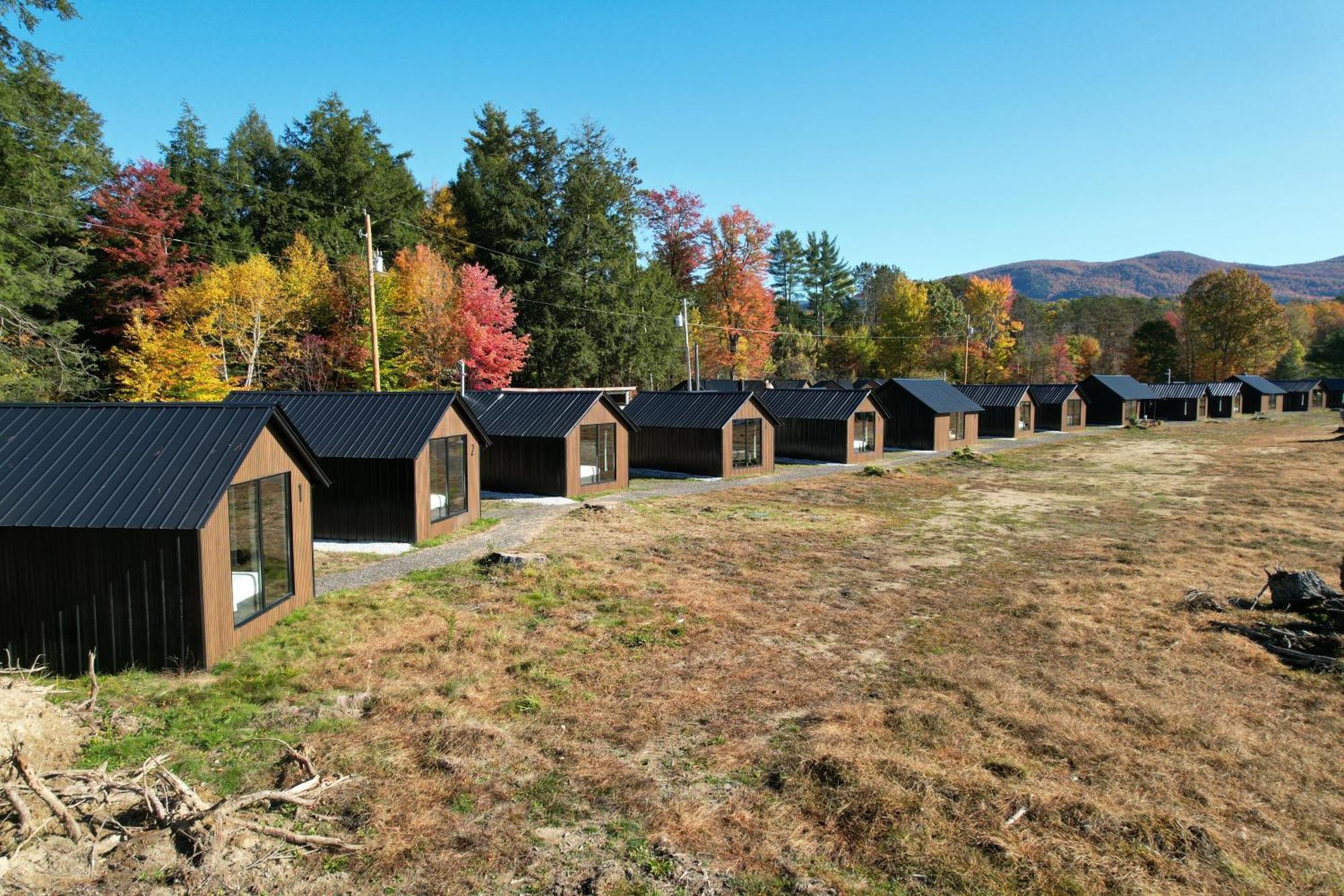 Emrose Luxury Cabins Brandon ภายนอก รูปภาพ
