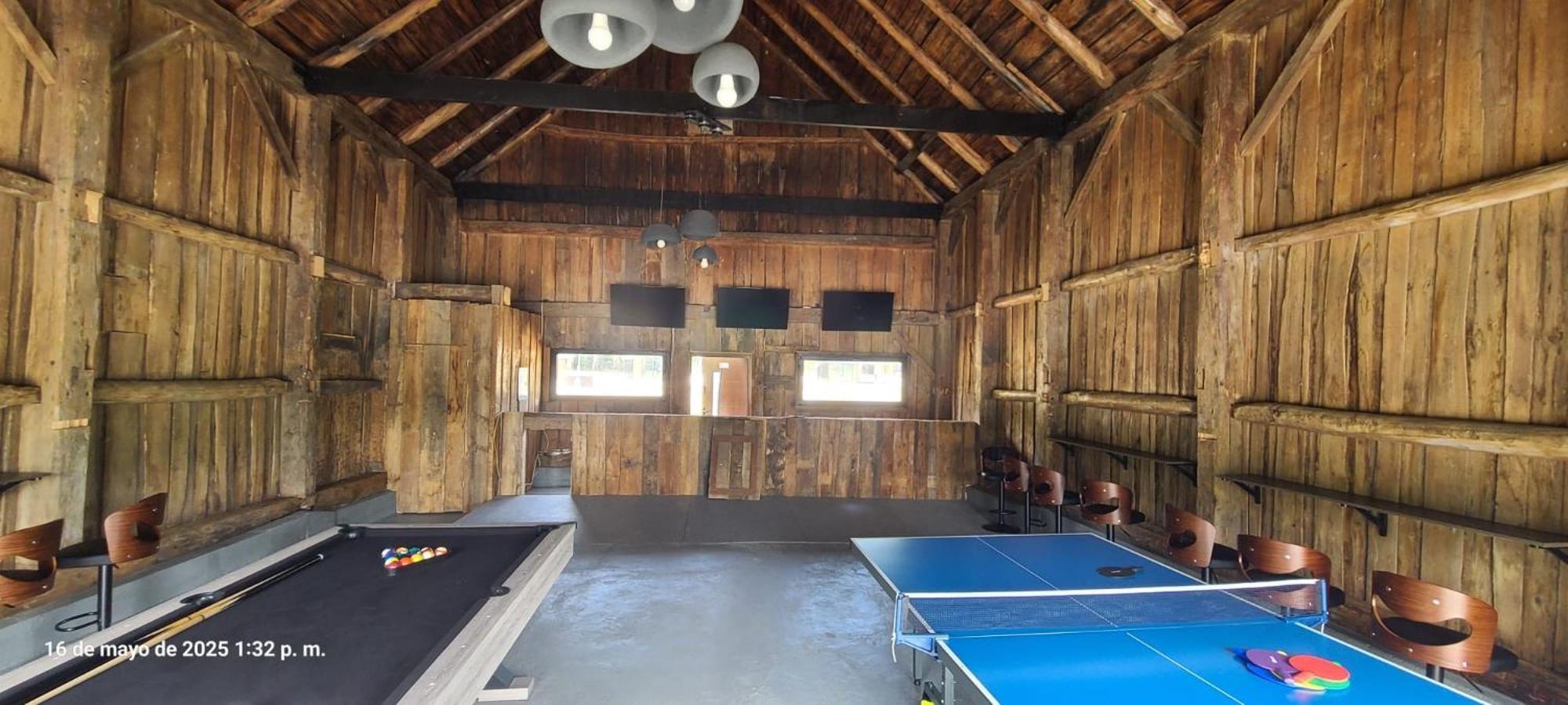 Emrose Luxury Cabins Brandon ภายนอก รูปภาพ